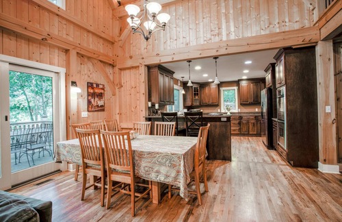 Fairview Cabin | Experience Winters Haven: Hot Tub & Mountain Retreat Awaits!