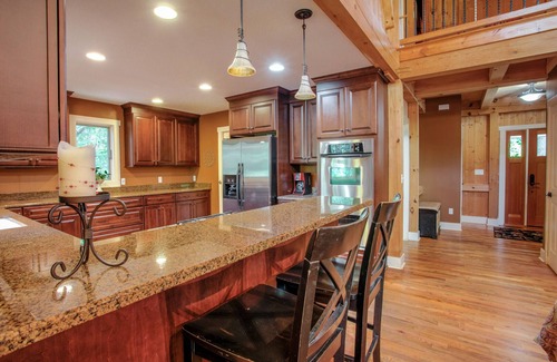 Fairview Cabin | Experience Winters Haven: Hot Tub & Mountain Retreat Awaits!