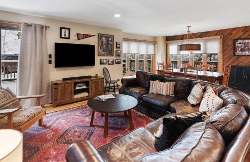 Steamboat Springs Apartment | Pet-Friendly Winterset 8 Townhouse with Breakfast & Hot Tub