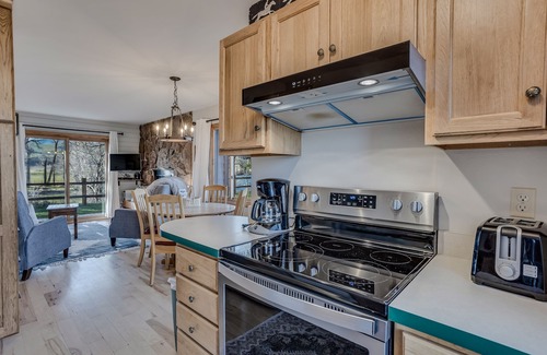 Clark Cabin | Cozy Wintersong Cabin on Elk River with Top Amenities