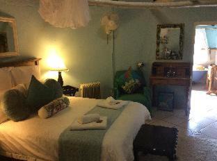 Winterton Cabin | Charming Winterton Country Lodge with Oceanfront Pool Access