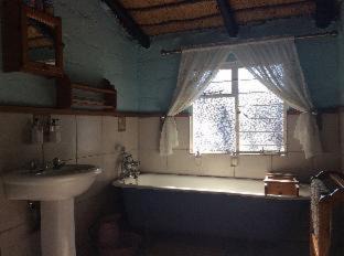 Winterton Cabin | Charming Winterton Country Lodge with Oceanfront Pool Access