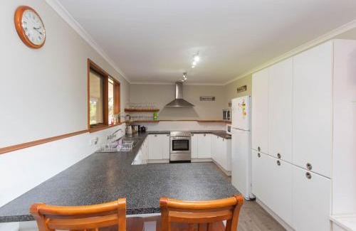 East Jindabyne House | Family-Friendly Winterwood: A 4-Star Retreat Awaits
