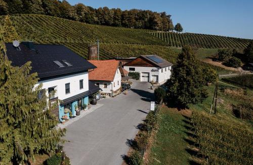 Kornberg bei Riegersburg House | Exceptional Winzer Suite at Weingut Dietl - Family Friendly