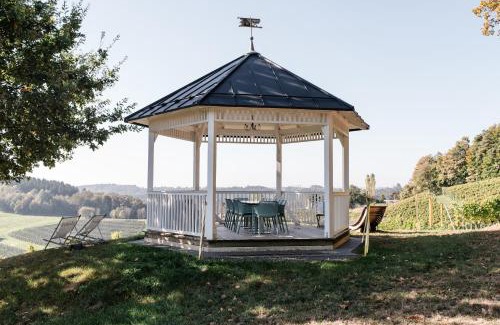 Kornberg bei Riegersburg House | Exceptional Winzer Suite at Weingut Dietl - Family Friendly