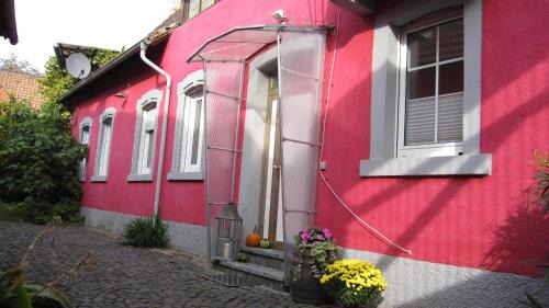 Neustadt-Geinsheim House | Pet Friendly Winzeranwesen - Weingut Christian Eberley