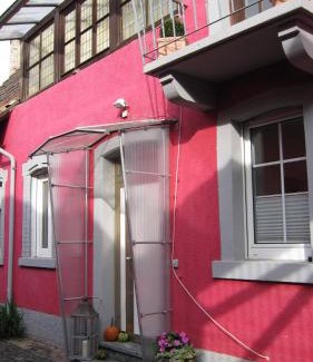 Neustadt-Geinsheim House | Pet Friendly Winzeranwesen - Weingut Christian Eberley