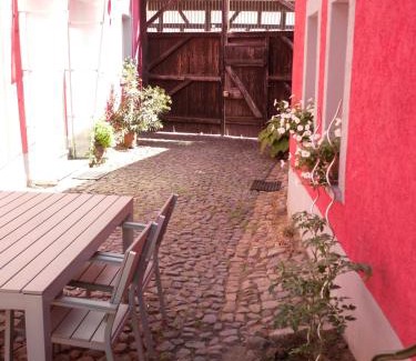 Neustadt-Geinsheim House | Pet Friendly Winzeranwesen - Weingut Christian Eberley
