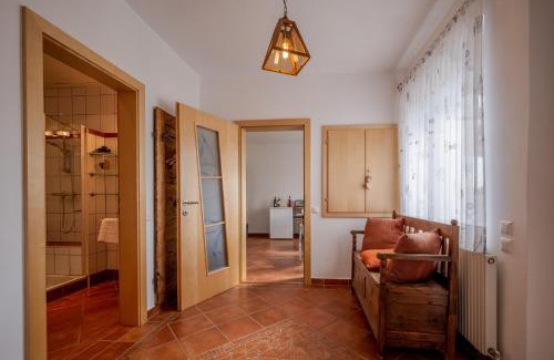 Purbach am Neusiedlersee House | Ideal Getaway at Winzerferienhaus Schüller with Breakfast