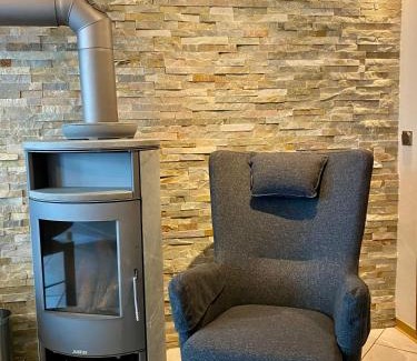 Erden House | Family-Friendly Winzerhaus im Oberdorf: Cozy Rooms Await