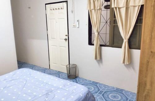 Kho Hong Apartment | Family-Friendly Wipada Room: Ideal for Your Next Getaway