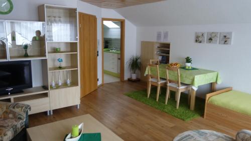 Merklingen Apartment | Oceanfront Retreat at Wirtsbauers-Ferienwohnung - 9.7/10