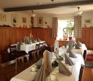 Markt Nordheim Hotel | Discover Wirtshaus am Markt: Family-Friendly Getaway