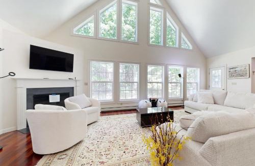 Wiscasset House | Discover Family-Friendly Comfort at Wiscasset Woodlands