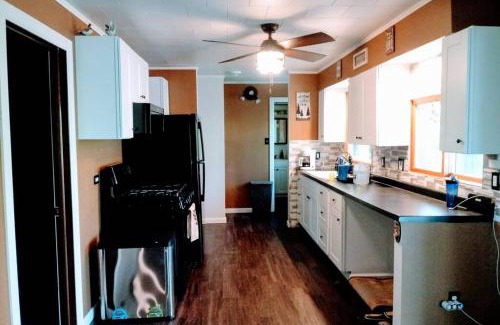 Lake Delton House | Cozy Cabin Retreat in the Woods - Family Friendly Escape