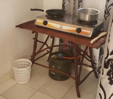 Mtwapa Apartment | Budget-Friendly Wise Hotel with Pool & Family Amenities