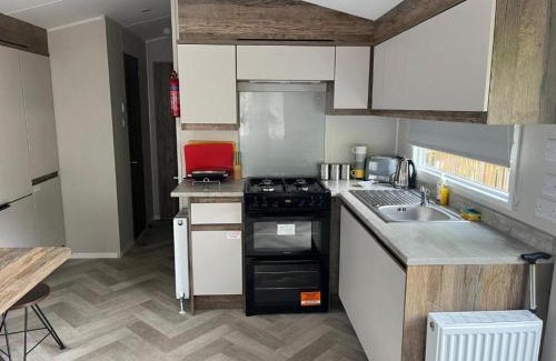 Wiseman's Bridge Apartment | Wiseman Bridge Caravan Retreat- Minutes to Beach