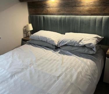 Wiseman's Bridge Apartment | Wiseman Bridge Caravan Retreat- Minutes to Beach