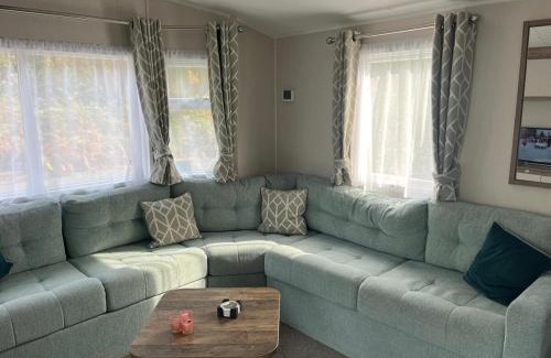 Wiseman's Bridge Apartment | Wiseman Bridge Caravan Retreat- Minutes to Beach
