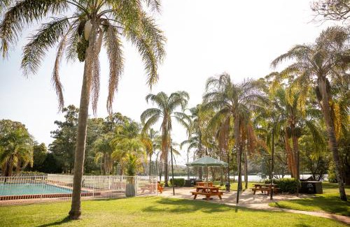 Wisemans Ferry Hotel | Oceanfront Getaway at Wisemans Retreat - Rated 8/10 by Guests