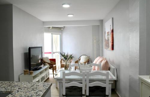 Doctor Barraquer-Grupo Renfe-Policlinico Apartment | Discover Family-Friendly Bliss at Wish Suite Basilica