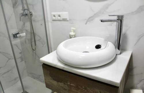 Doctor Barraquer-Grupo Renfe-Policlinico Apartment | Discover Family-Friendly Bliss at Wish Suite Basilica