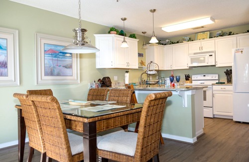 Gulf Place Condo | Oceanfront Getaway: Wish You Were Here with Top Amenities