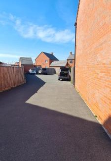Lichfield Apartment | Guest Rated: 9.4 at Wishart Drive – Pet & Child Friendly