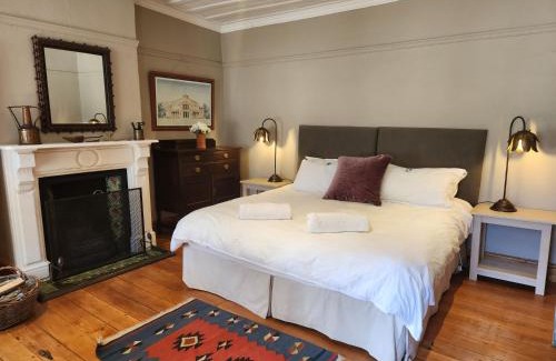 Grahamstown Apartment | Relax at Wishford Cottage on Worcester with Ocean Views