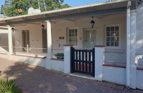 Grahamstown Apartment | Relax at Wishford Cottage on Worcester with Ocean Views