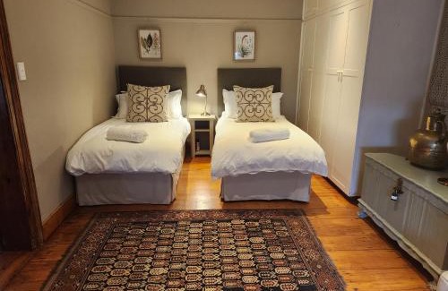 Grahamstown Apartment | Relax at Wishford Cottage on Worcester with Ocean Views