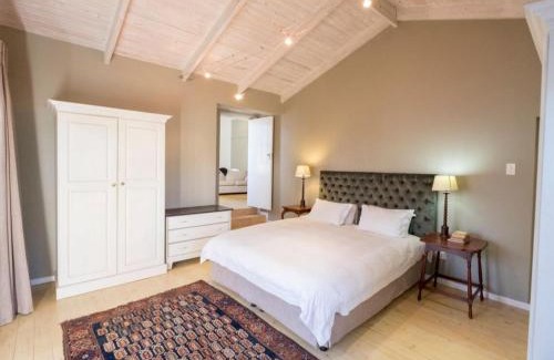 Grahamstown Apartment | Relax at Wishford Cottage on Worcester with Ocean Views