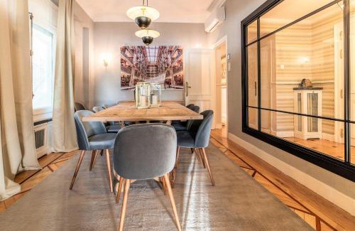 Moncloa - Arguelles Apartment | Elegant Madrid Retreat Near Palacio Real - Guest Rated 9.3