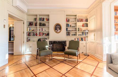 Moncloa - Arguelles Apartment | Elegant Madrid Retreat Near Palacio Real - Guest Rated 9.3