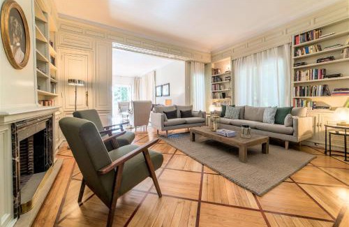 Moncloa - Arguelles Apartment | Elegant Madrid Retreat Near Palacio Real - Guest Rated 9.3