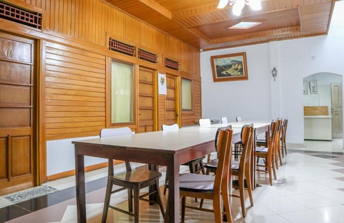 Padang Hotel | Discover Wisma Mutiara: Family-Friendly & Accessible Stays