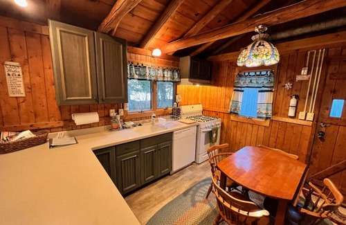 Rowleys Bay Cabin | Top-Rated Wismar Cabin at Sand Bay with Spa & Hot Tub