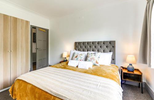 Whittington Apartment | Wisteria Apartment: Top-Rated Child-Friendly Escape