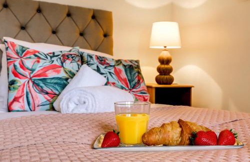 Whittington Apartment | Wisteria Apartment: Top-Rated Child-Friendly Escape