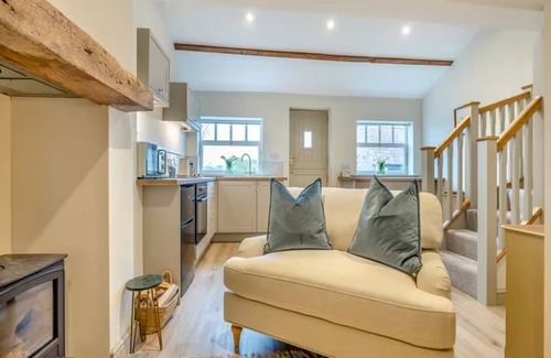 Horncastle Cottage | Wisteria at the Rookery
