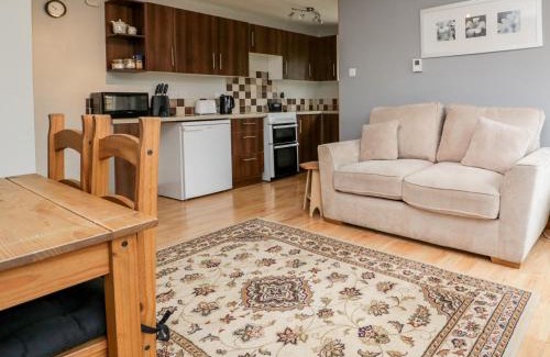 Highbridge House | Budget-Friendly Wisteria Chalet with Family Amenities