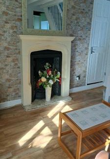 Trecynon House | Enchanting Wisteria Cottage: A Pet-Friendly Escape