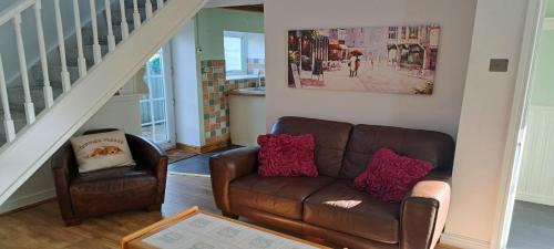 Trecynon House | Enchanting Wisteria Cottage: A Pet-Friendly Escape