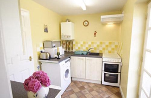 Aylsham House | Cozy Wisteria Cottage: Ideal for Family Getaways