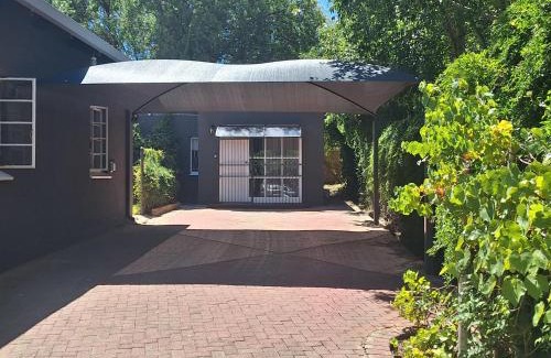 Westdene Apartment | Wisteria Cottages: Family-Friendly Retreat with 4-Star Comfort