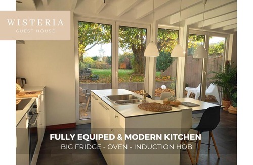 Awans House | Welcoming Wisteria Guest House - Family-Friendly Retreat