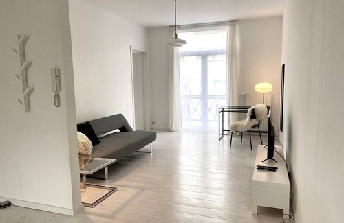 Brussels Apartment | White II: Family-Friendly Hotel Near Metro with Spa Access