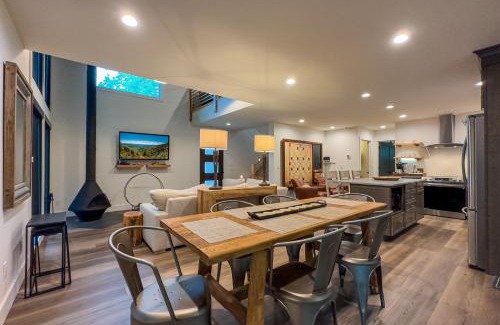 Brevard House | Witek Rinker House: Family-Friendly with Hot Tub & Kitchen