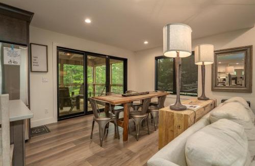 Brevard House | Witek Rinker House: Family-Friendly with Hot Tub & Kitchen