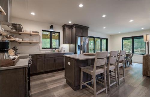 Brevard House | Witek Rinker House: Family-Friendly with Hot Tub & Kitchen